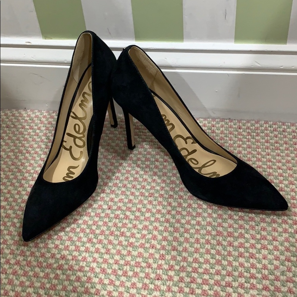 Want beautiful suede black heels????